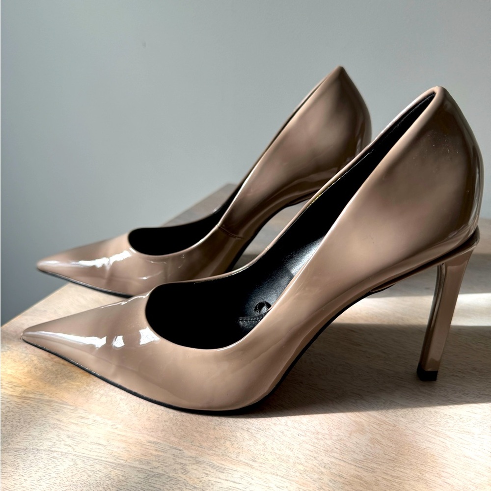 Zara Elegant Patent Leather Tan High Heels size 39